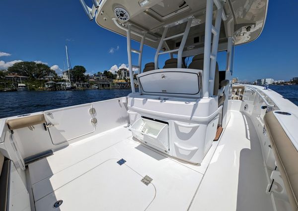 Everglades 335 Center Console image