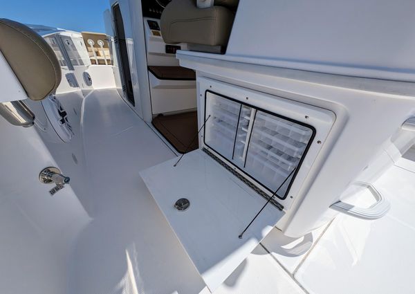 Everglades 335 Center Console image