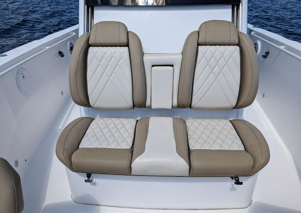 Everglades 335 Center Console image