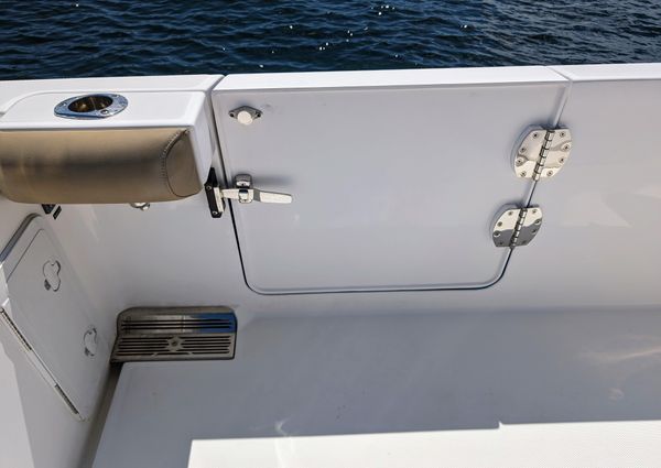 Everglades 335 Center Console image