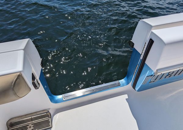 Everglades 335 Center Console image