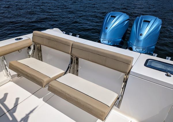 Everglades 335 Center Console image