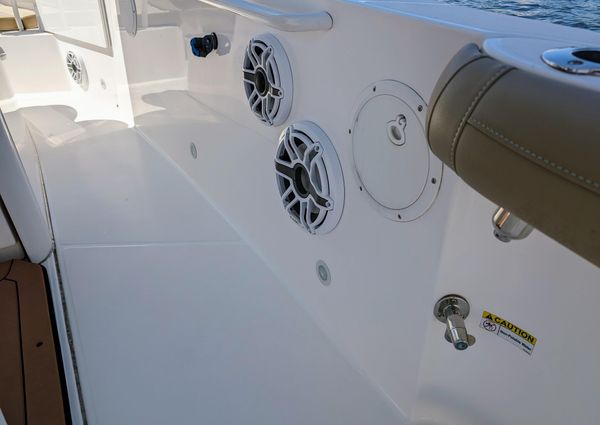 Everglades 335 Center Console image