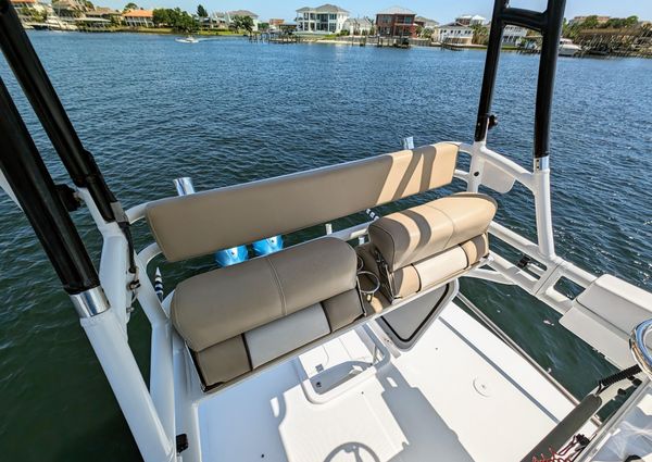 Everglades 335 Center Console image