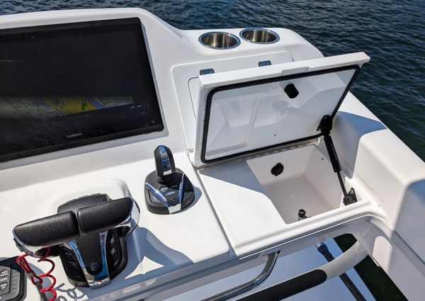 Everglades 335 Center Console image