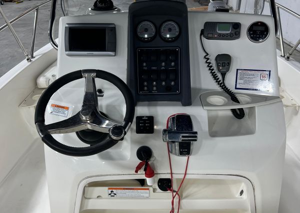 Boston Whaler 200 Dauntless image