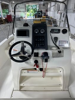 Boston Whaler 200 Dauntless image