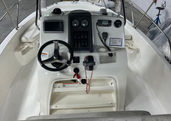 Boston Whaler 200 Dauntless image