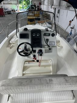 Boston Whaler 200 Dauntless image