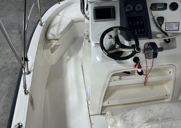 Boston Whaler 200 Dauntless image