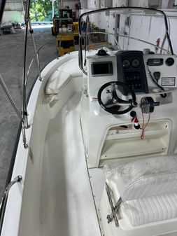 Boston Whaler 200 Dauntless image