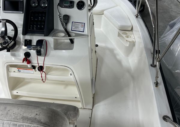 Boston Whaler 200 Dauntless image