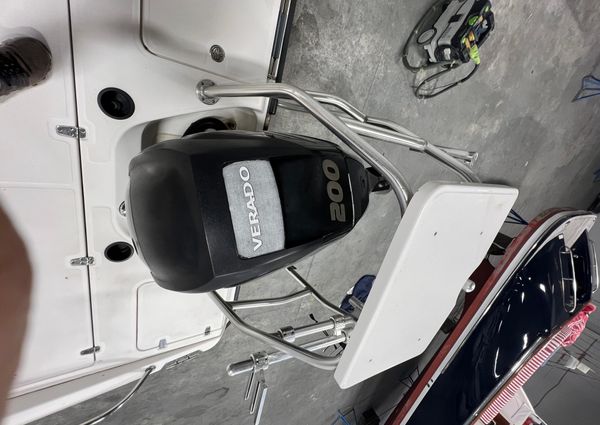 Boston Whaler 200 Dauntless image