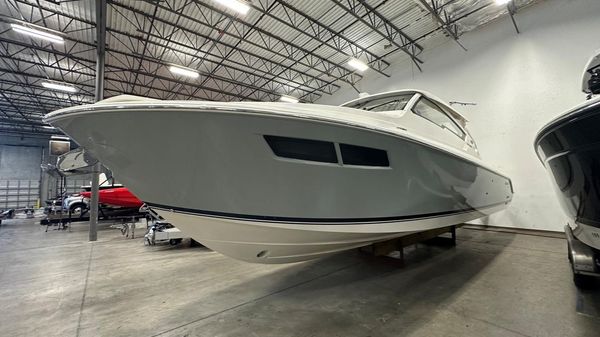 Pursuit 365 DC SeaKeeper