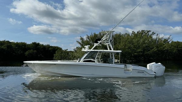 Boston Whaler 380 Outrage 