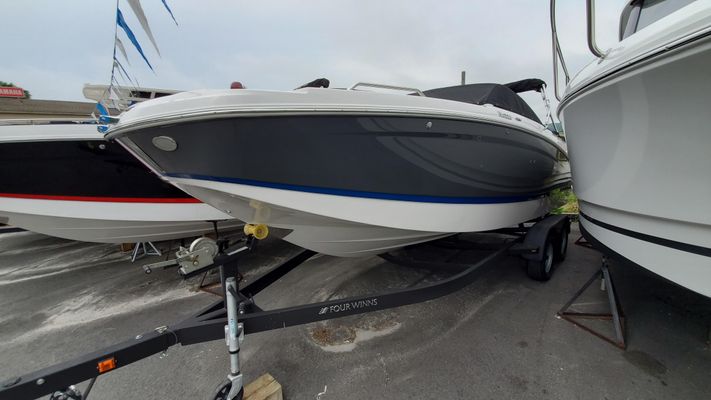 Four Winns HD220 - main image