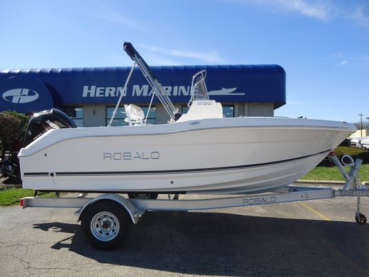 Robalo R180 Center Console - main image
