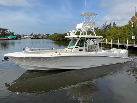 Boston-whaler 350-OUTRAGE - main image