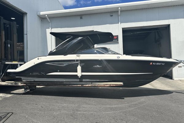 Sea Ray 250 SLX - main image