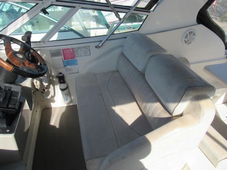 Cruisers Yachts 2870 Express image