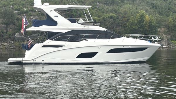 Sea Ray Fly 460 