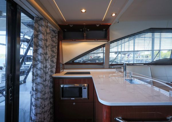 Sea Ray Fly 460 image