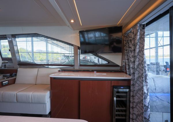 Sea Ray Fly 460 image