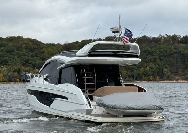 Galeon 510 Sky image