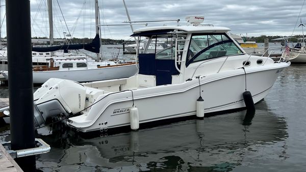 Boston Whaler 315 Conquest image