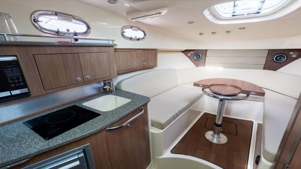 Boston Whaler 315 Conquest image