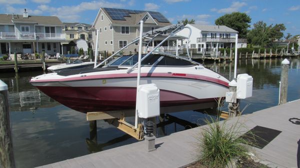 Yamaha Boats AR 210