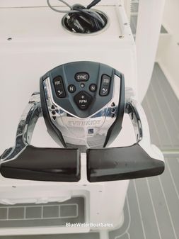 Regulator 26 Center Console image