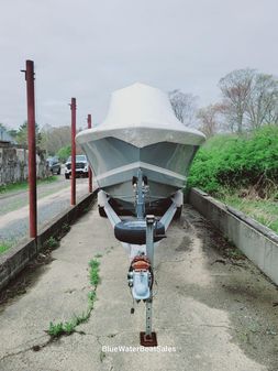 Regulator 26 Center Console image