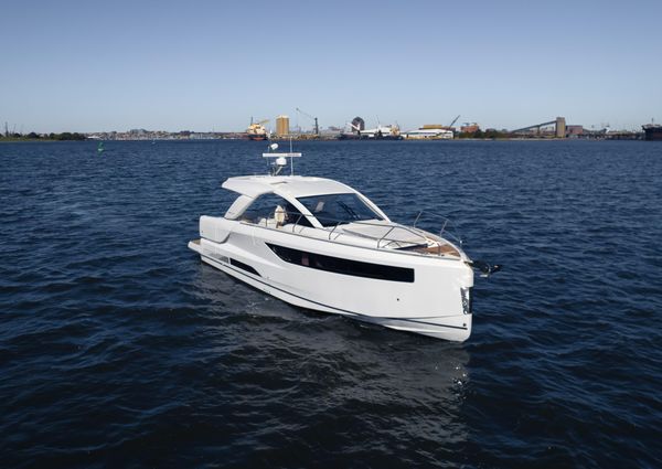 Jeanneau DB|43 Outboard image