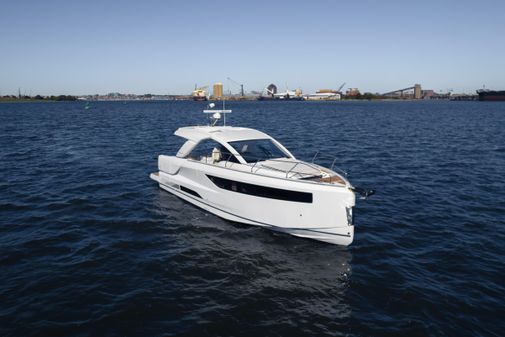 Jeanneau DB|43 Outboard image