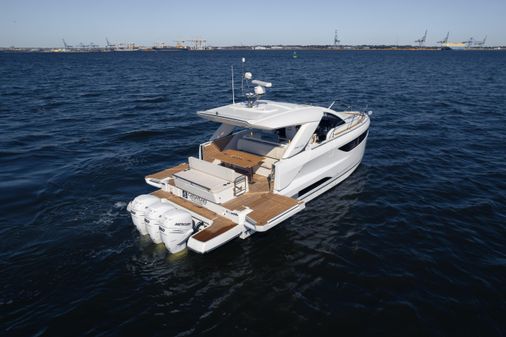 Jeanneau DB|43 Outboard image