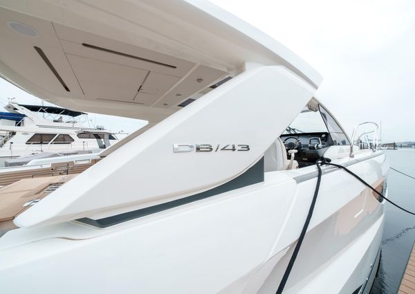 Jeanneau DB|43 Outboard image