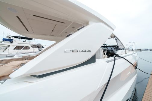 Jeanneau DB|43 Outboard image