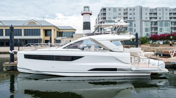 Jeanneau DB|43 Outboard 