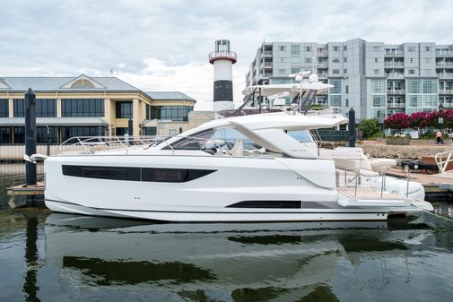 Jeanneau DB|43 Outboard image