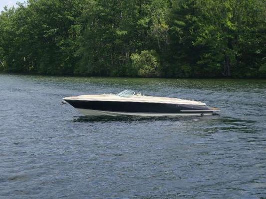 Chris-Craft Launch 28 - main image