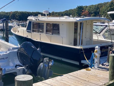 Mainship 34 Hardtop Trawler image