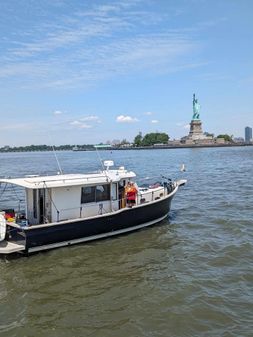 Mainship 34 Hardtop Trawler image