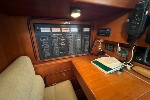 Passport 470-CENTER-COCKPIT-CUTTER image