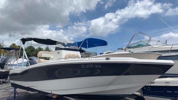 NauticStar 211 Angler