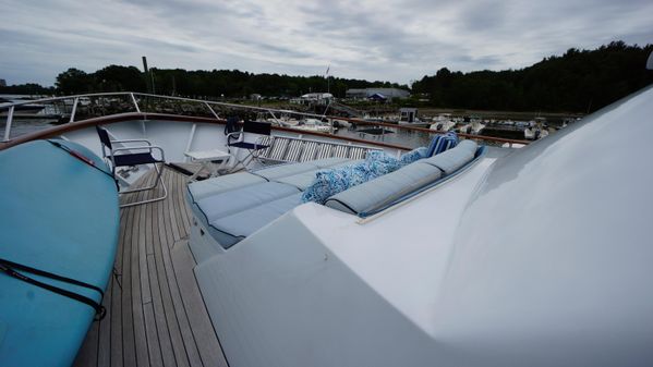 Burger Raised Pilothouse image