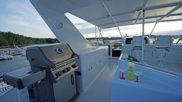 Burger Raised Pilothouse image