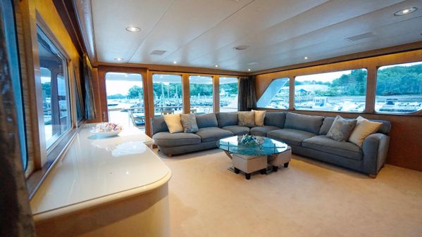 Burger Raised Pilothouse image