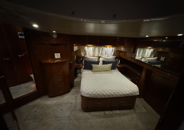 Carver 56-VOYAGER-SKY-LOUNGE image