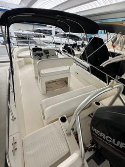 Boston Whaler 210 Montauk image